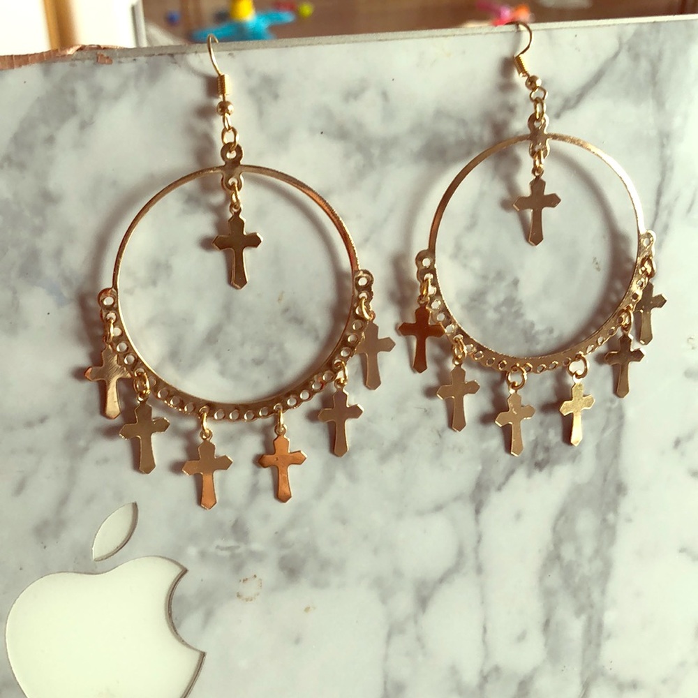 Beautiful chandelier earrings with cross detail